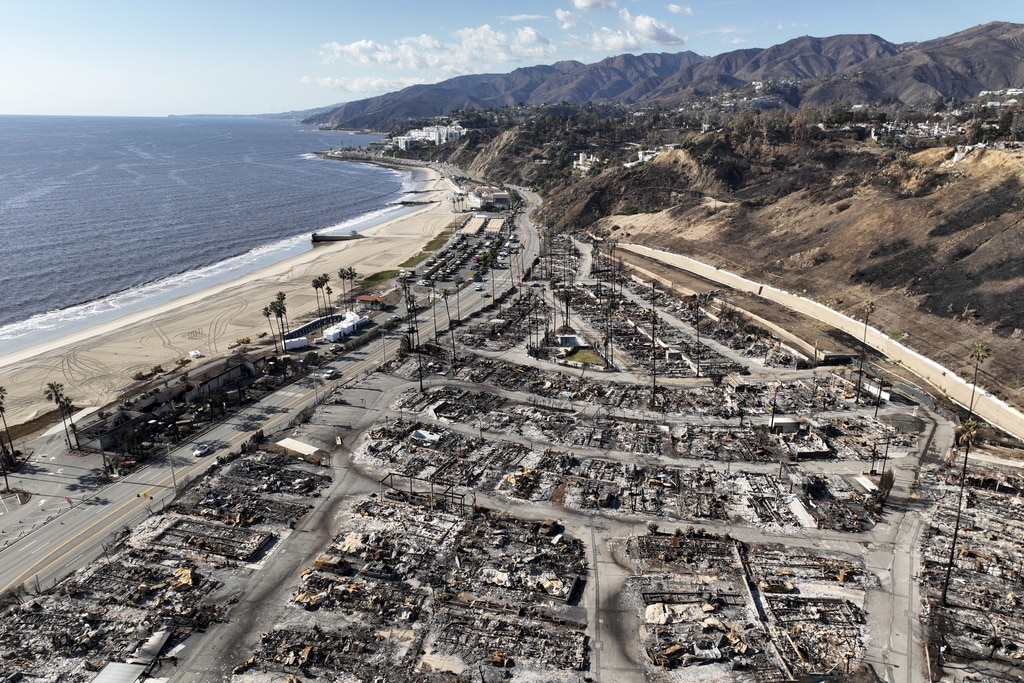Rain douses wildfires in Southern California without causing serious mudslides