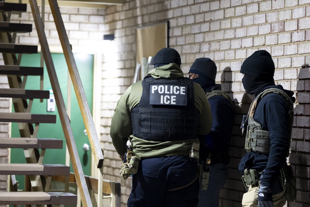 States threaten fines and jail time for officials resisting immigration crackdown