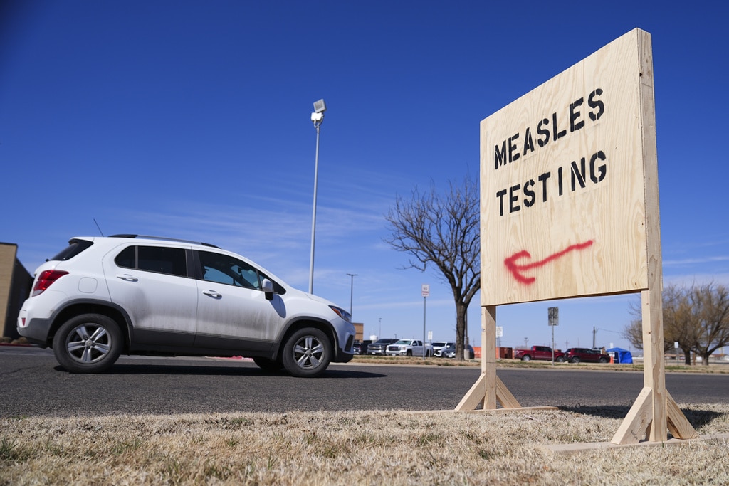 A Texas child who was not vaccinated has died of measles, a first for the US in a decade