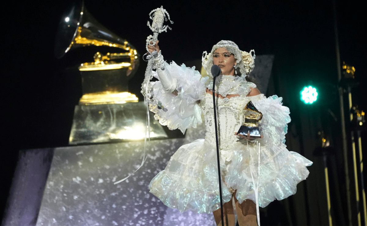 Sparkle and color pop amid more subdued tones on Grammys red carpet