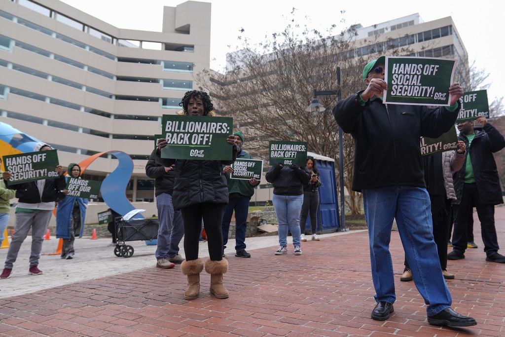 Social Security in-person identity checks opposed by advocates, retirees