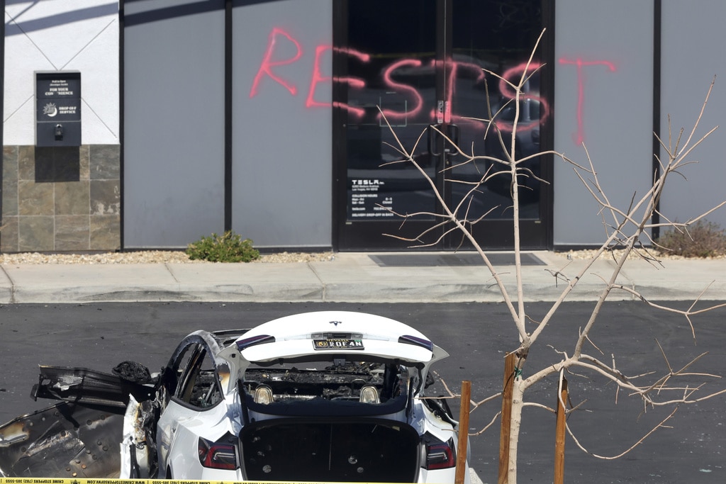 Violent attacks on Tesla dealerships spike as Musk takes prominent role in Trump White House