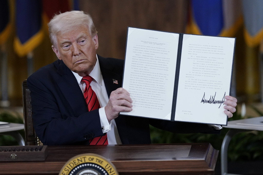 Trump orders a plan to dismantle the Education Department
