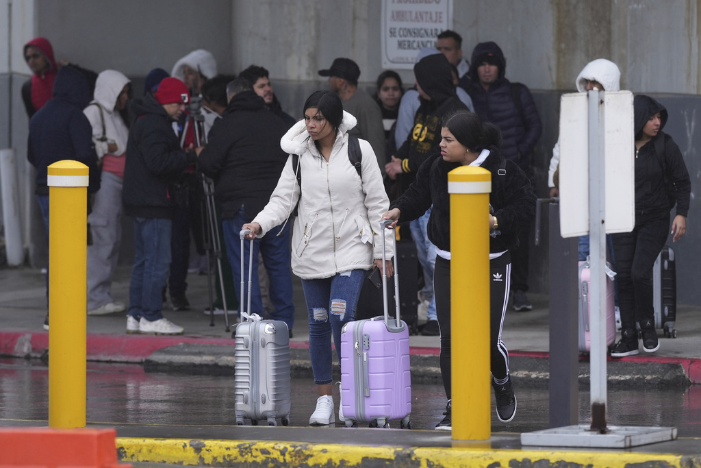 Orders to leave the country sow confusion among immigrants