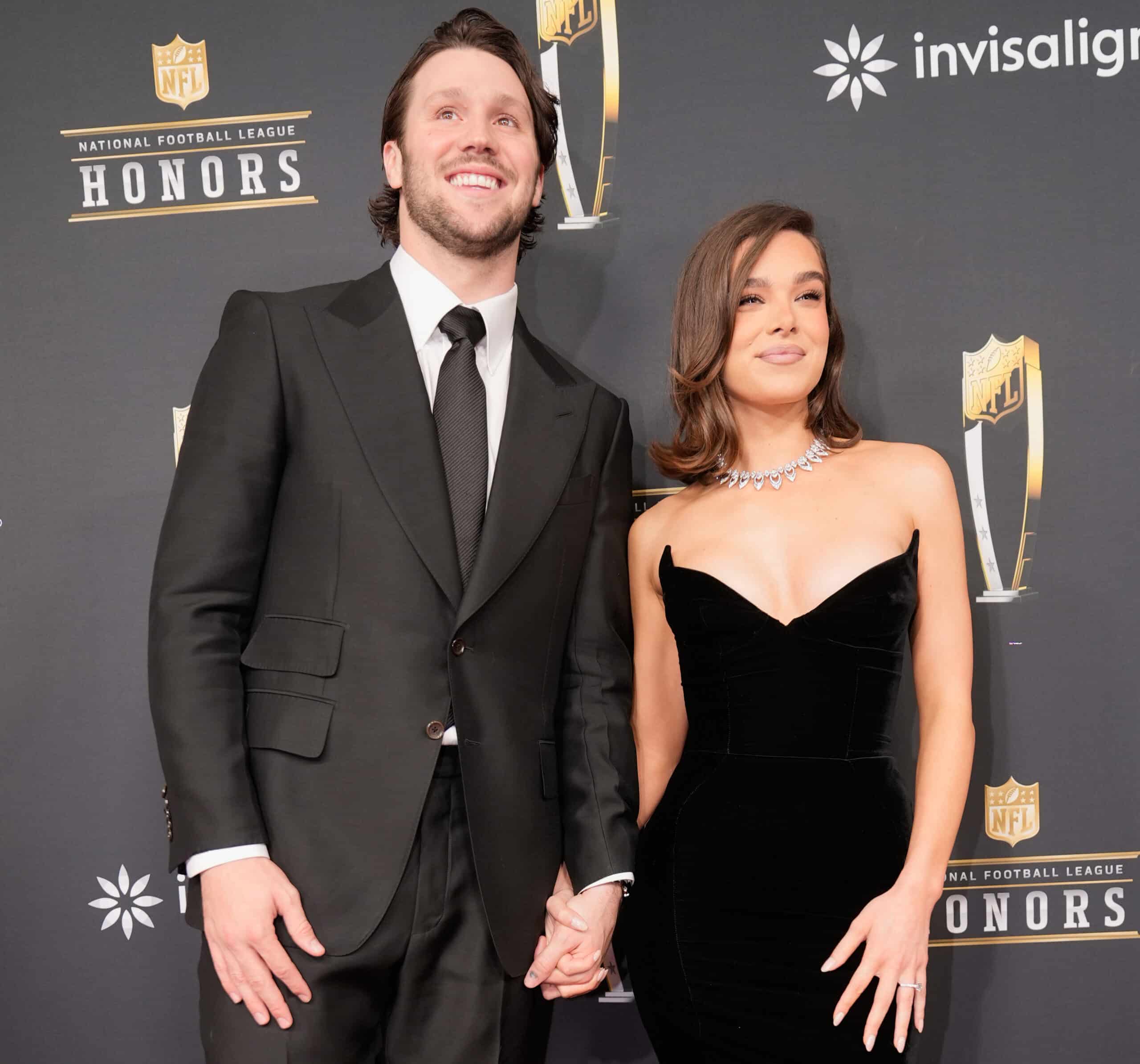 Hailee Steinfeld Josh Allen
